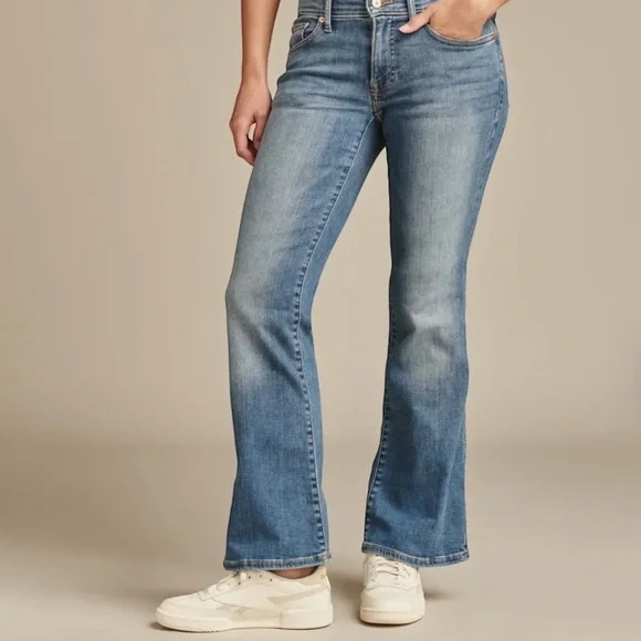 Lucky Brand Sweet Mid Rise Women's Flare Leg Blue Jeans NWOT - Picture 6 of 8